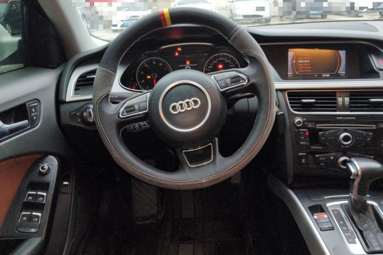 Used Audi A4L 2013 35 TFSI Automatic Standard Model Steering Wheel