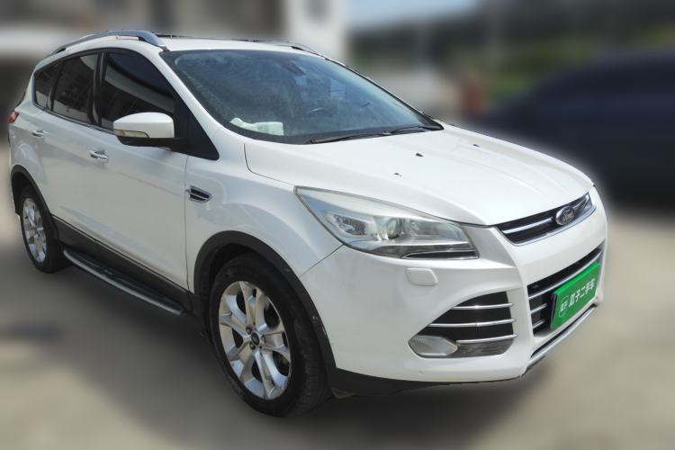 Used Ford Kuga 2015 2.0L GTDi Four-Wheel-Drive Sport Model Front Right 45 Deg