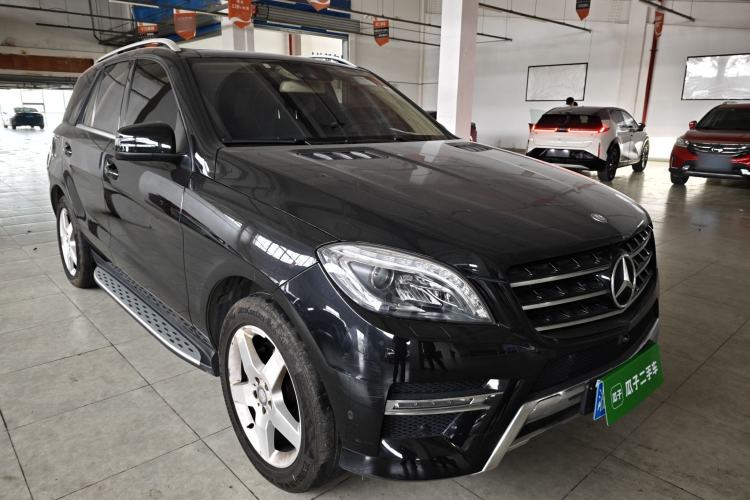 Used Mercedes-Benz M-Class 2014 ML 400 4MATIC Luxury Model Exterior 4
