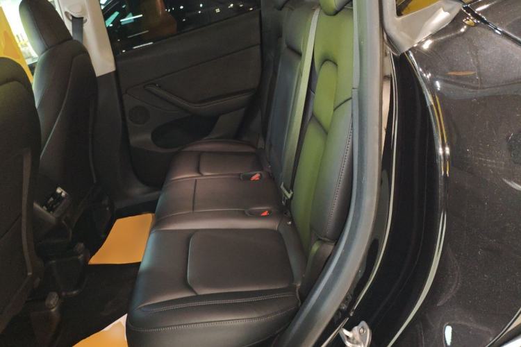 Used Tesla Model Y 2022 Long-Range All-Wheel-Drive Version Left Rear Seat