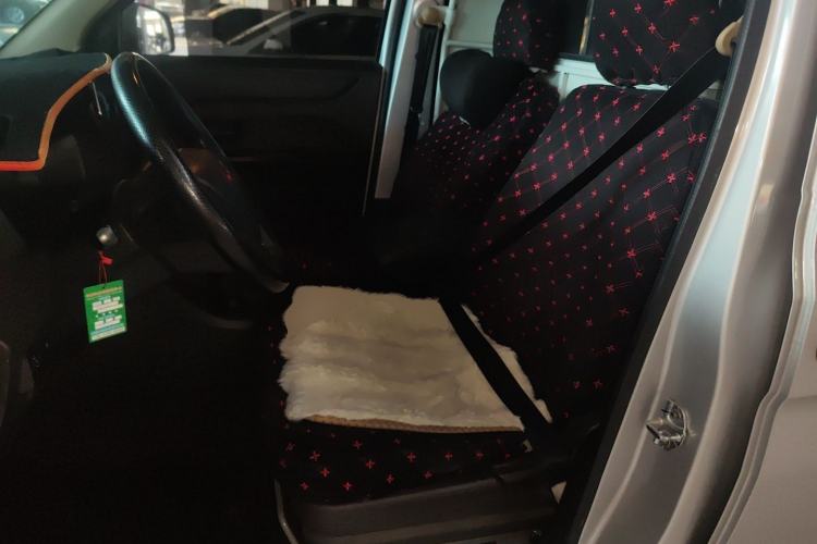 Used Wuling Hongguang V 2022 1.5L Jingqu Edition Enclosed-Window Vehicle with Electric Power Steering LAR