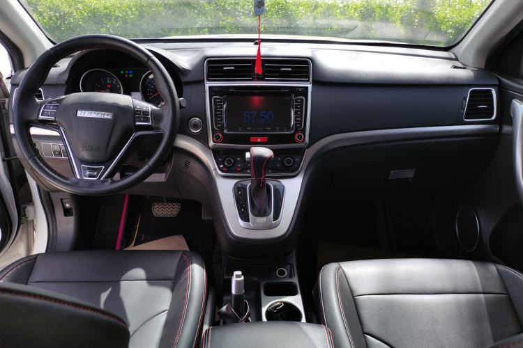 Used Haval M6 2017 1.5T Automatic Two-Wheel Drive Elite Model Center Console