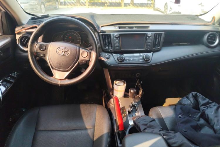 Used Toyota RAV4 2016 2.0L CVT Two-Wheel Drive Fashion Edition China V Standard