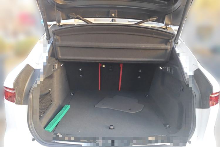 Used Jaguar F-PACE 2021 250 PS Trunk