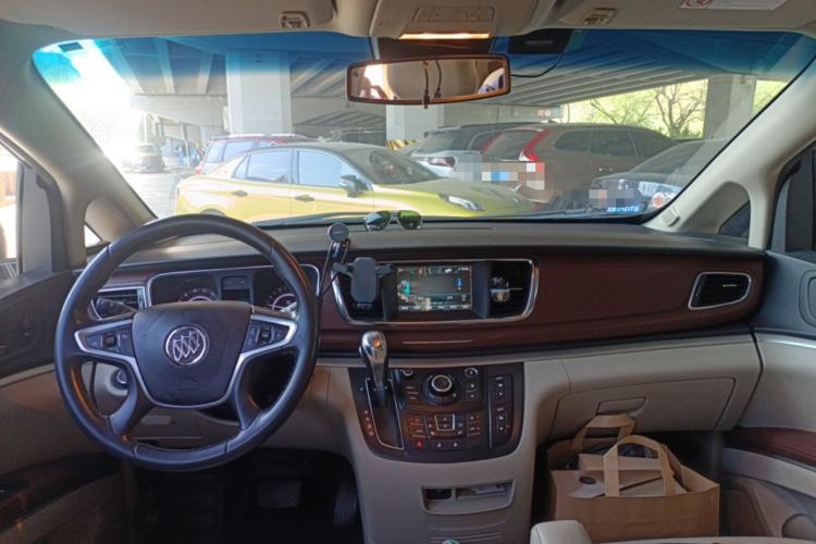 Used Buick GL8 2018 28T Prestige Version China VI Standard Center Console