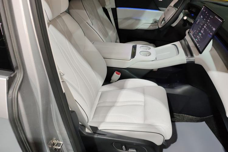 Used XPeng X9 2024 610 Long-Range Pro Right Front Seat
