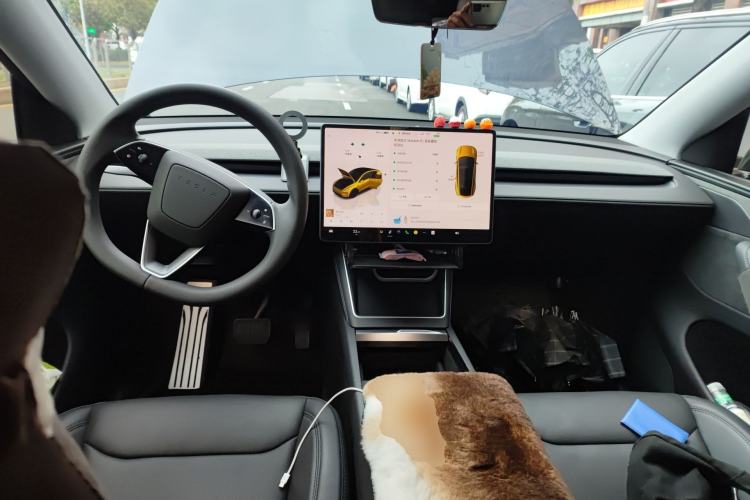 Used Tesla Model Y 2025 Long-Range All-Wheel-Drive Version
