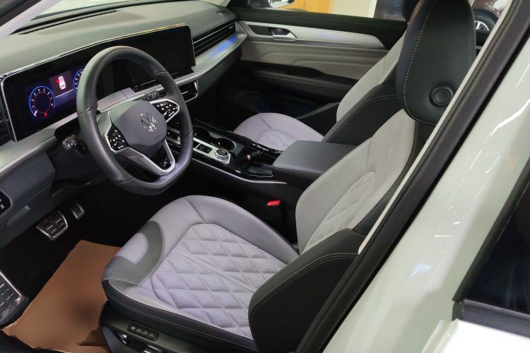 Used Volkswagen Tavendor 2023 380TSI Four-Wheel Drive R-Line Cruise Edition Left Front Seat