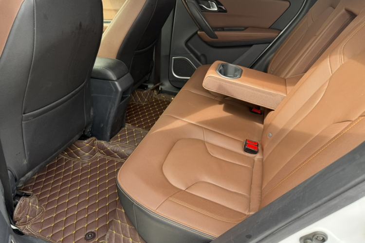 Used FAW Senya R7 2017 1.6L Manual Luxury Model Interior 3