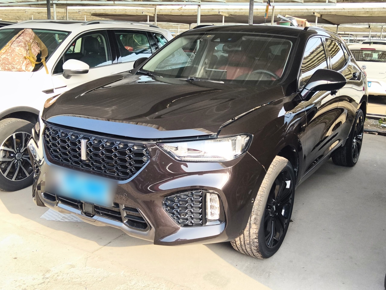 Под передней частью автомобиля