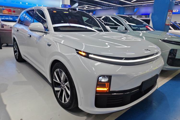 Used Li Auto L7 2023 Max model Front Right 45 Deg