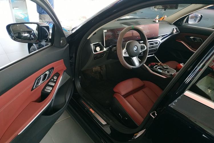 Used BMW i3 2024 eDrive 35 L
