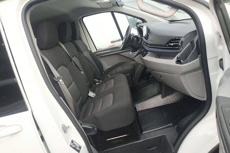 Used SAIC MAXUS Xintu V70 2023 2.0T Elite Edition Automatic Short Wheelbase Low Roof – 5/6 Seats