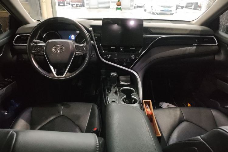 Used Toyota Camry 2021 2.0G Luxury Edition Center Console