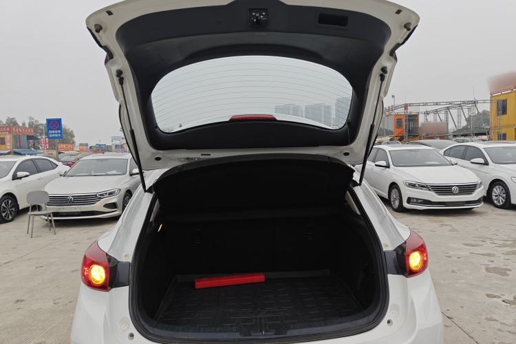 Used Mazda Mazda 3 Axela 2017 Hatchback 1.5L Automatic Comfort Model Emission Standard China V