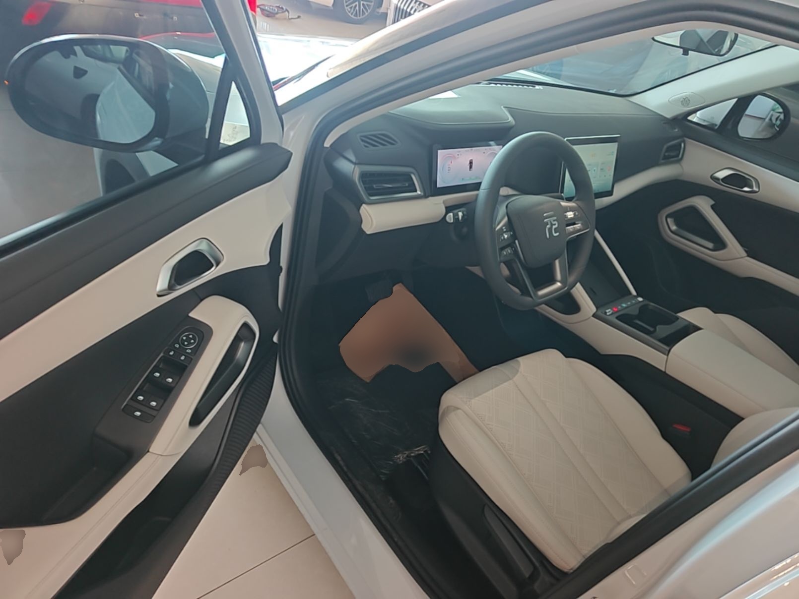BYD Yuan UP 2025 Model 301KM Leading Version — снимка 18