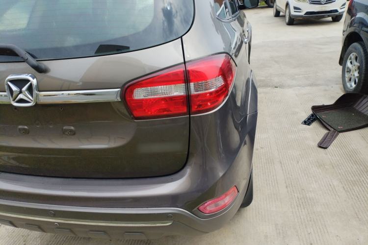 Used JMC Yusheng S350 2013 2.4T Automatic 2WD Diesel Luxury Edition 5 Seats Right Rear Taillight