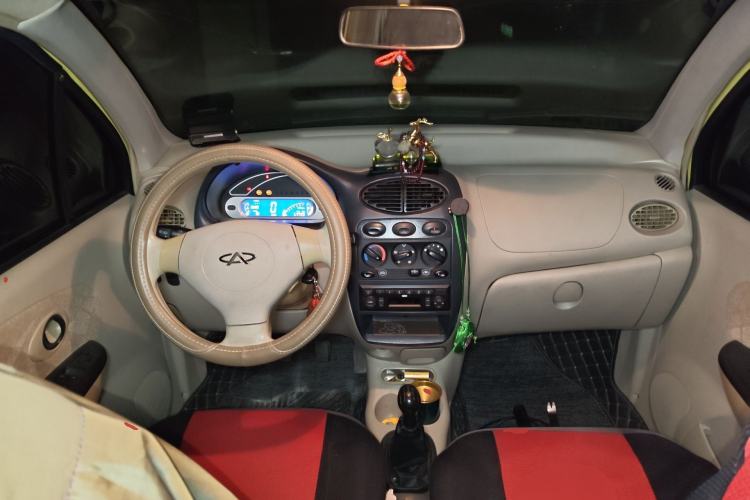 Used Chery QQ3 2012 Stylish Edition 1.0L Manual Start-Up Model Center Console