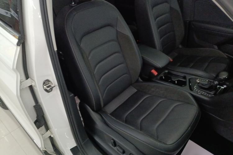 Used Volkswagen Tiguan L 2019 Revised 330TSI Automatic Two-Wheel Drive Smart & Luxury Edition China VI Standard Right Front Seat