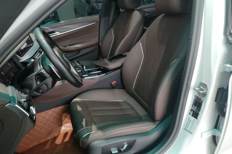 Used BMW 5 Series 2022 Second Facelift 530Li Leading Edition M Sport Package Left Front Seat