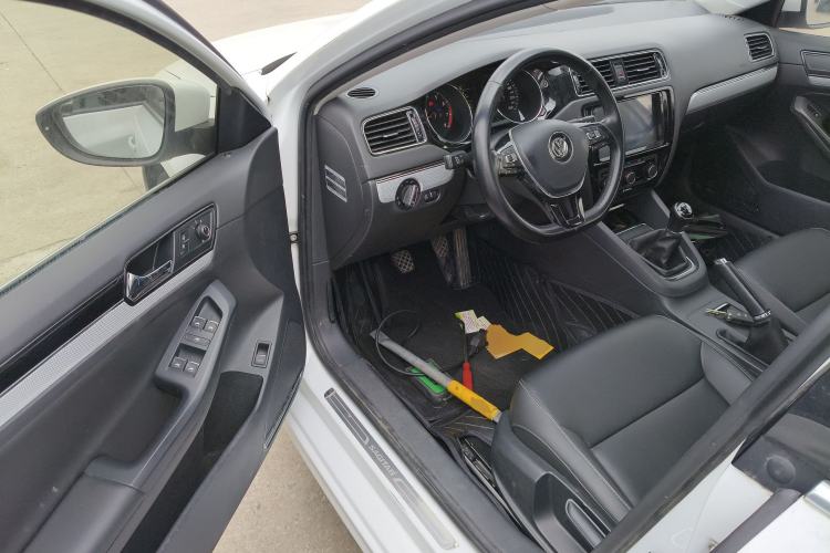 Used Volkswagen Sagitar 2017 1.6L Manual Comfort Model Driver Seat