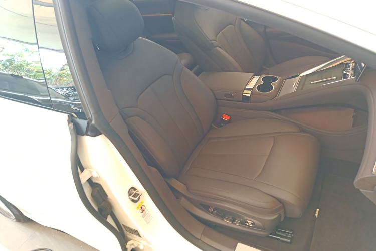 Used Denza Z9 2024 1100 km All-Wheel-Drive Ultra Version
