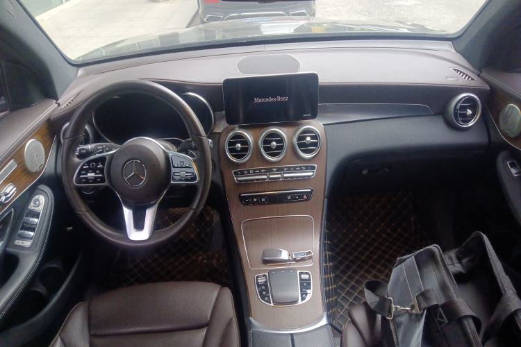 Used Mercedes-Benz GLC 2021 GLC 300 L 4MATIC Luxury Model Center Console