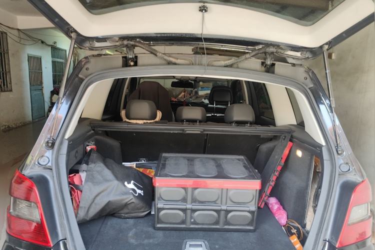 Used Mercedes-Benz GLK-Class 2011 GLK 300 4MATIC Fashion Model Trunk