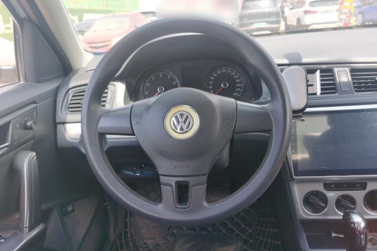 Used Volkswagen Lavida 2015 1.6L Automatic Fashion Edition Steering Wheel
