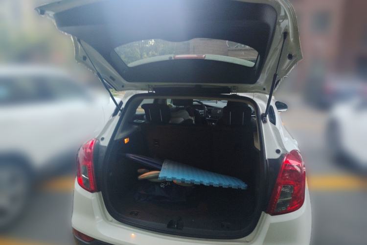 Used Buick Encore 2017 18T Automatic Two-Wheel Drive Urban Leading Model Trunk