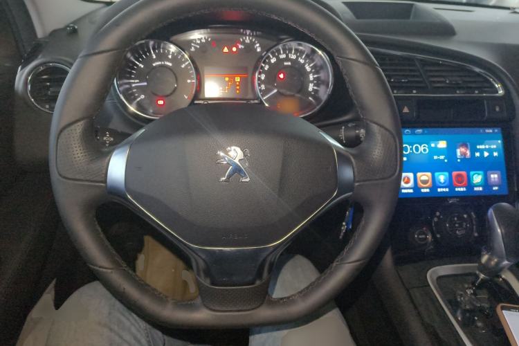 Used Peugeot 3008 2015 1.6THP Automatic Trend Edition Center Console