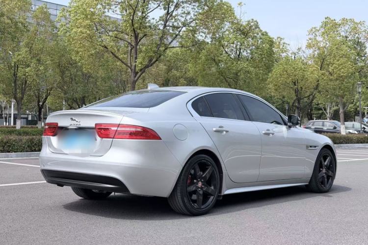 Used Jaguar XE 2017 2.0T 200 PS R-Sport