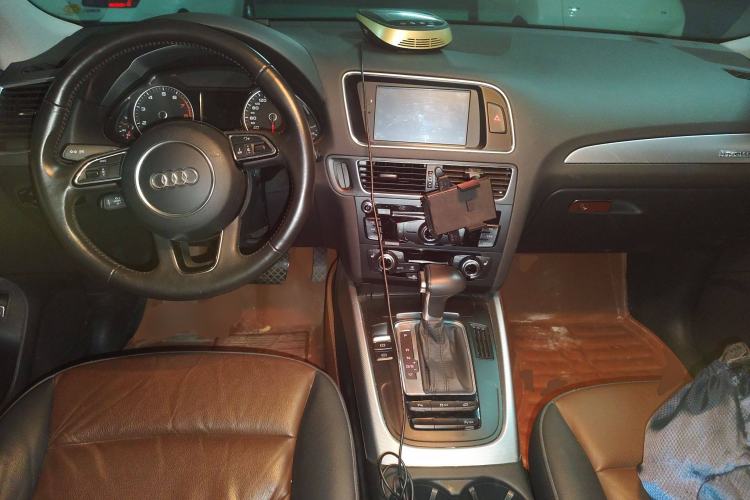 Used Audi Q5 2016 40 TFSI Technology Edition Center Console