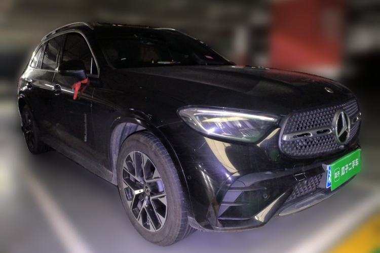 Used Mercedes-Benz GLC 2024 GLC 260 L 4MATIC Luxury Model 5 Seats Front Right 45 Deg