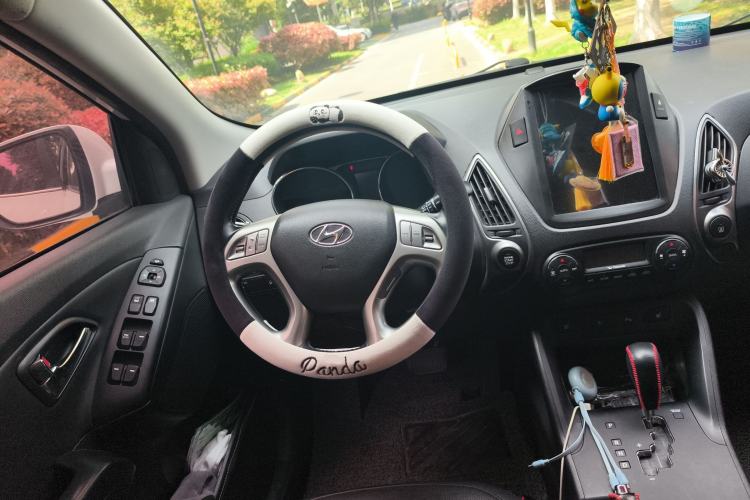 Used Hyundai ix35 2015 2.0L Automatic Two-Wheel Drive Leading Trim China IV Standard
