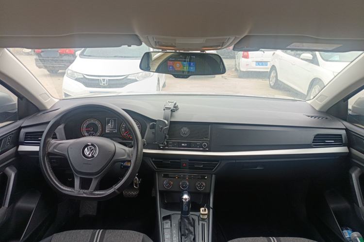 Used Volkswagen Lavida 2018 1.5L Automatic Fashion Edition China V Standard Center Console