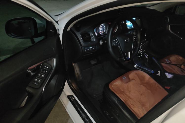 Used Volvo V40 2017 T3 Zhiya Edition Interior 3