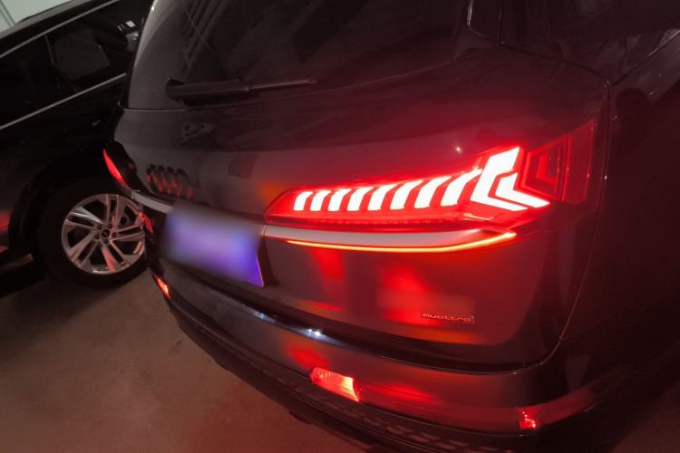 Used Audi Q7 2022 55 TFSI quattro S line Sport model
