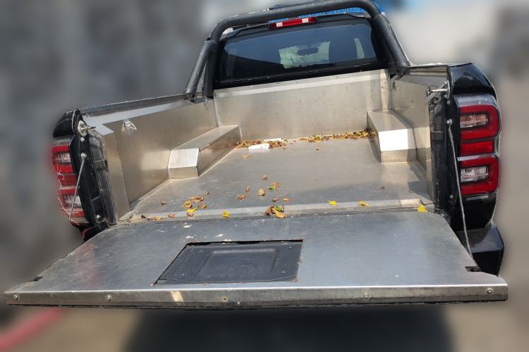 Used Great Wall King Kong Poer 2022 2.0T Manual Diesel Two-Wheel Drive Elite Version with Long Bed GW4D20M Trunk