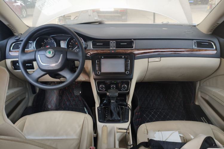 Used Skoda Superb 2009 1.8TSI Automatic Elegant Edition Center Console