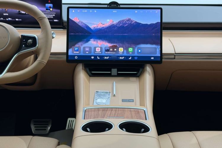 Used Hima Luxeed R7 2025 Range-Extended Version 251 km Max Audio And AC Panel