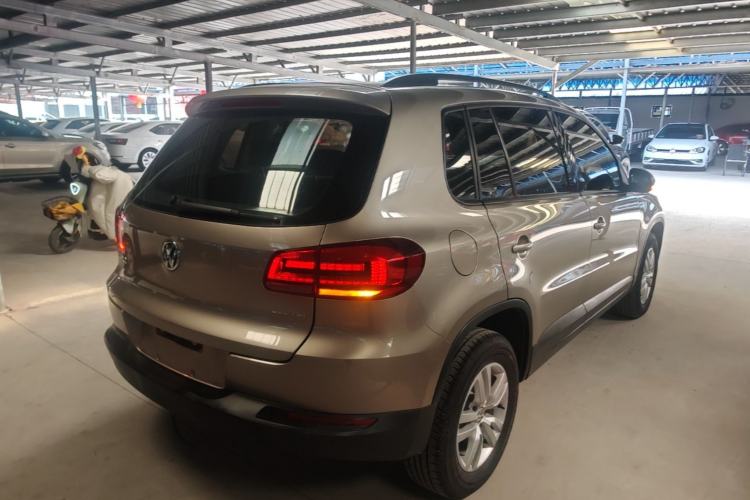 Used Volkswagen Tiguan 2016 300TSI Manual Two-Wheel Drive Trend Edition Rear Right 45 Deg