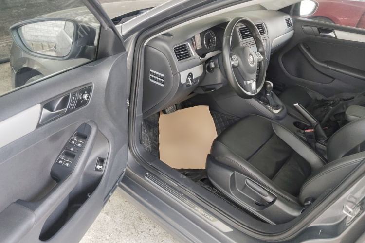 Used Volkswagen Sagitar 2014 1.4TSI Automatic Luxury Model Driver Seat