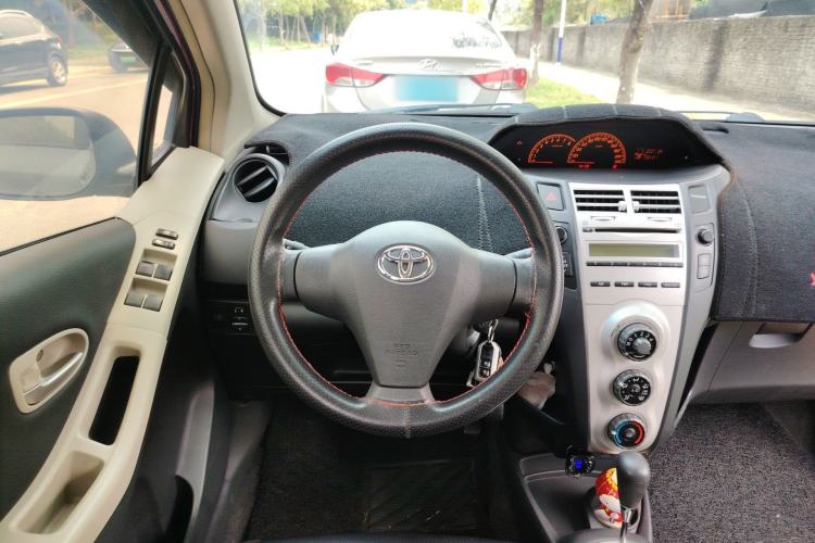Used Toyota Yaris 2009 1.6E Automatic Comfort Edition Steering Wheel