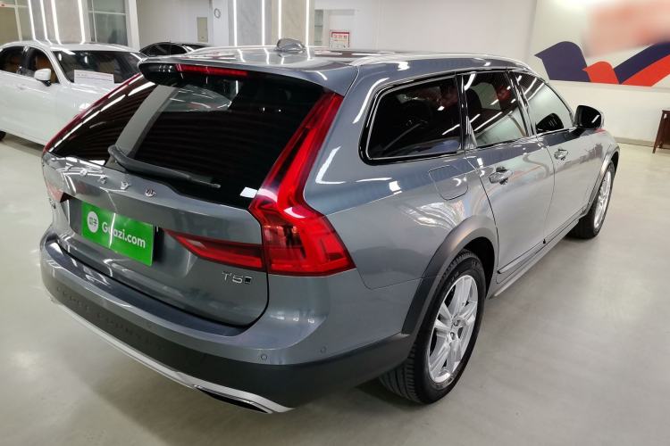 Used Volvo V90 2017 Cross Country T5 AWD Smart Range Edition