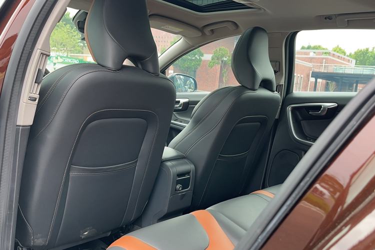 Used Volvo V60 2016 Cross Country T6 AWD
