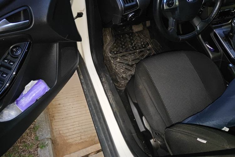 Used Ford Focus 2012 Hatchback 1.6L Automatic Fashion Edition Driver Seat