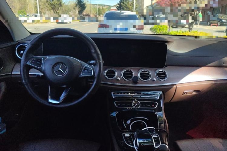 Used Mercedes-Benz E-Class 2016 E 200 L Center Console