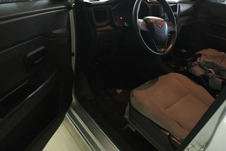 Used Wuling Hongguang V 2022 1.5L Jingqu Edition Electric-Assist LAR Driver Seat