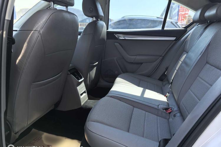 Used Skoda Octavia 2015 1.6L Automatic Yijie Edition Interior 3